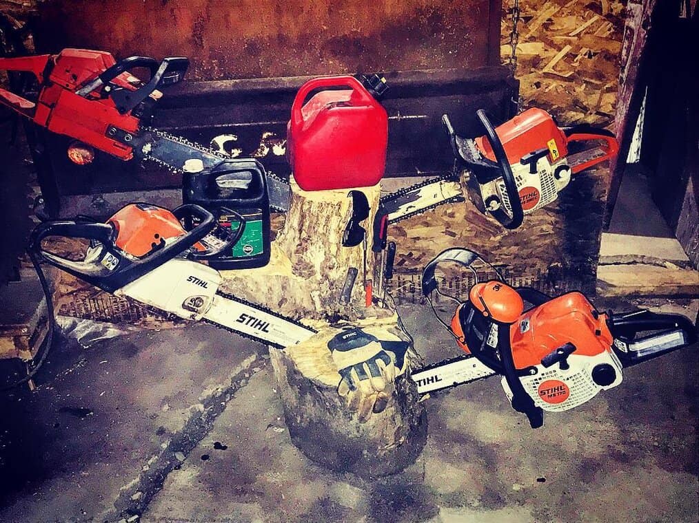 is it safe to store chainsaws on logs