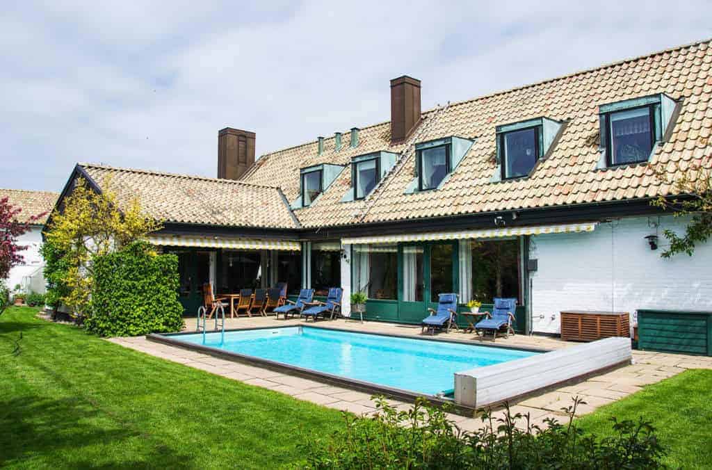 15 Phenomenal Scandinavian Swimming Pool Designs