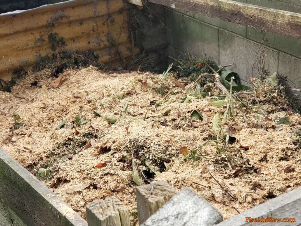 can you use sawdust in compost