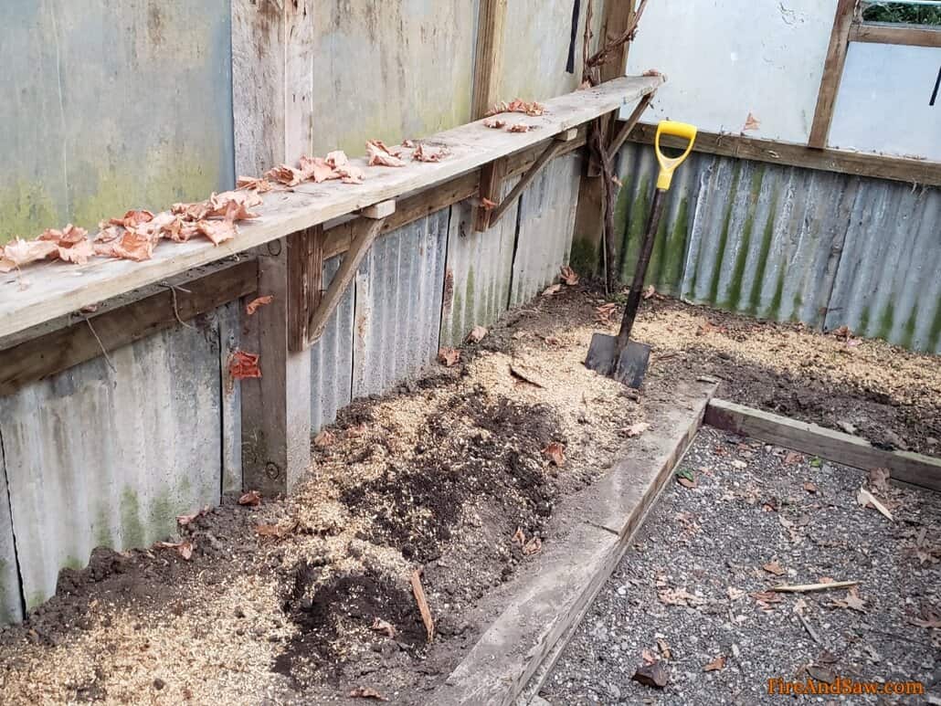 using ssawdust directly on garden