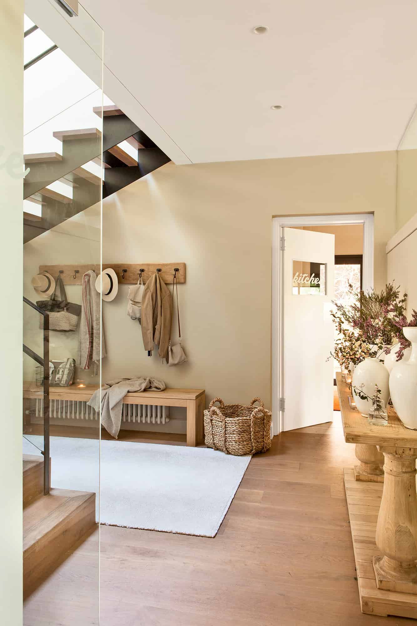 Useful Tips To Bring Light To The Dark Hall Useful Tips To Bring Light To The Dark Hall