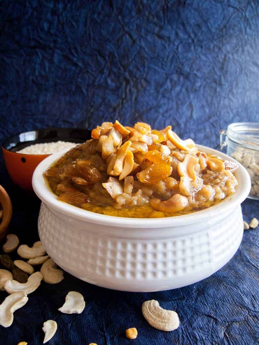 Sakkarai pongal in a bowl