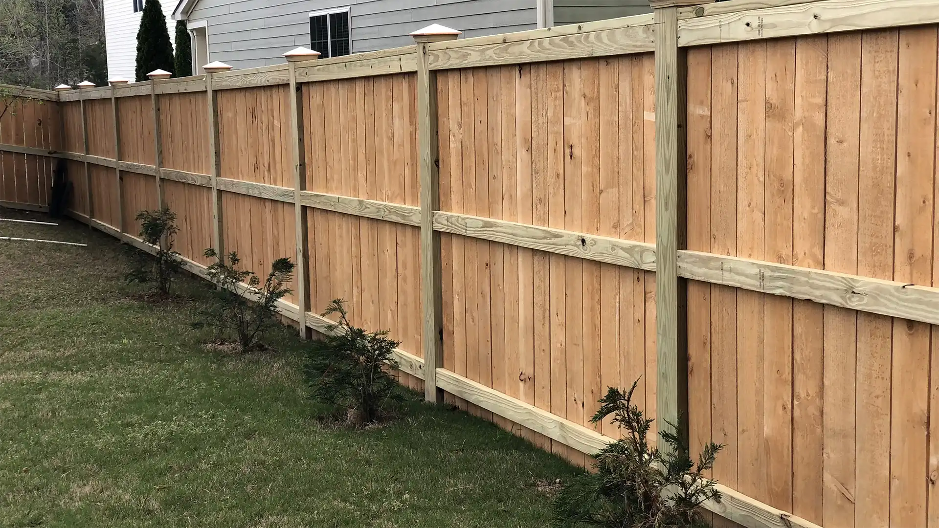 hoa-wooden-fence-installation-raleigh-nc