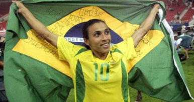 T-Shirt Quality Camisa mãe de atleta em Joga Bola, image size:1600x840