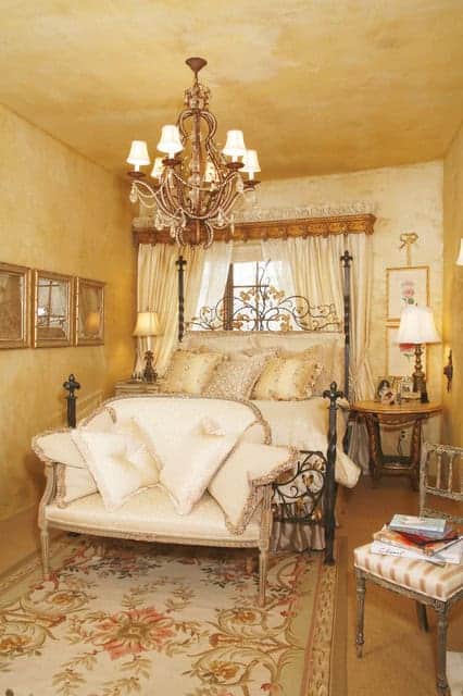 16 Charming Victorian Bedroom Design Ideas 2