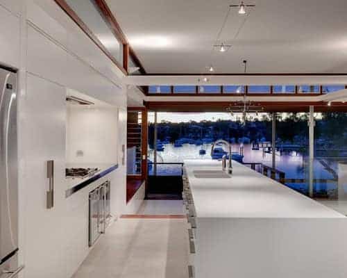 3. Serving coastal views from kitchen to table 