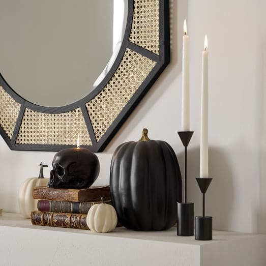Elegant Halloween Decor to Mesmerize Your Guests