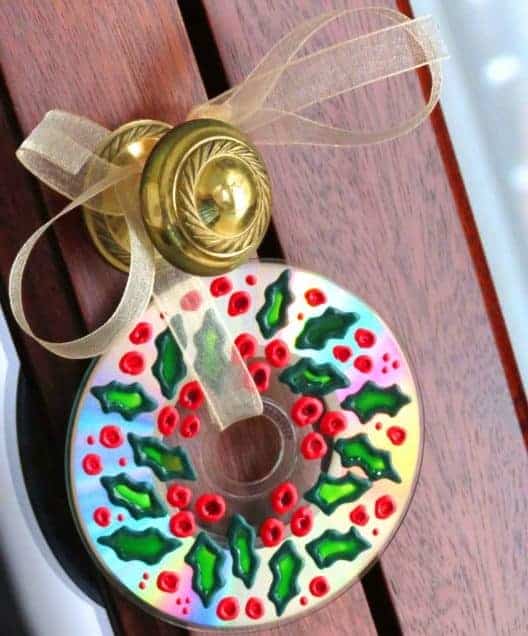 15 Last Minute DIY Christmas Decorations Made Of Old CD-Discs