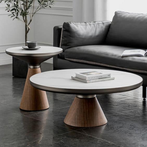 AN OVAL COFFEE TABLE FOR A FRIENDLY AND STYLISH LIVING ROOM