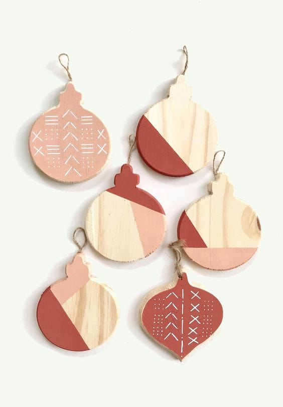 Wooden decorations for an authentic and natural Christmas