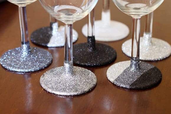 20 Sparkling DIY Glitter Decorations That Will Cheer Up Your Home 20