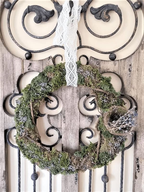 1. EASY SPRING MOSS AND LAVENDER BUD WREATH
