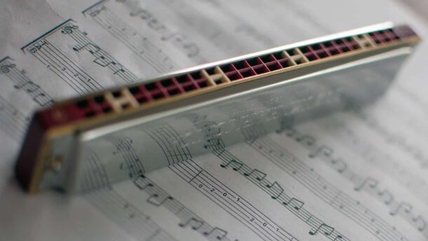 Mundharmonika lernen & spielen: Wie dir der Einstieg gelingt ⋆ delamar.de