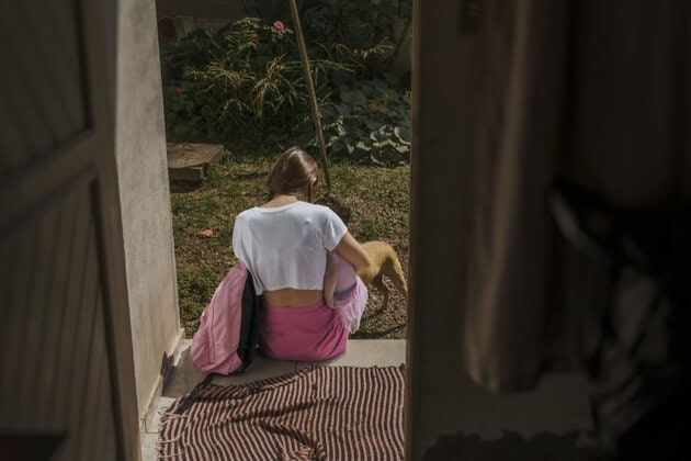 Rede-antiaborto-pressiona-adolescente-de-13-anos-a-ter-filho-do-estuprador-e-depois-a-abandona