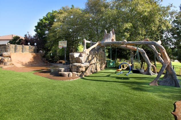 17 Fascinating Garden Playgrounds To Surprise Your Children