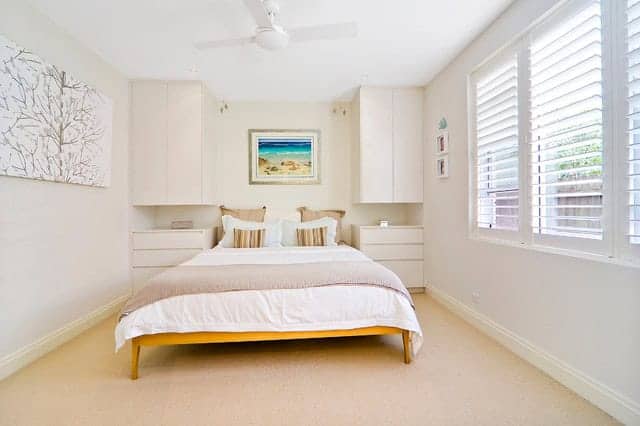 15 Adorable & Fully Functional Small Bedroom Design Ideas 13