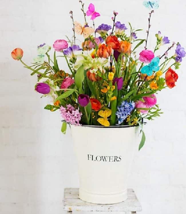 17 Excellent DIY Floral Arrangements To Welcome The Spring In Your Home