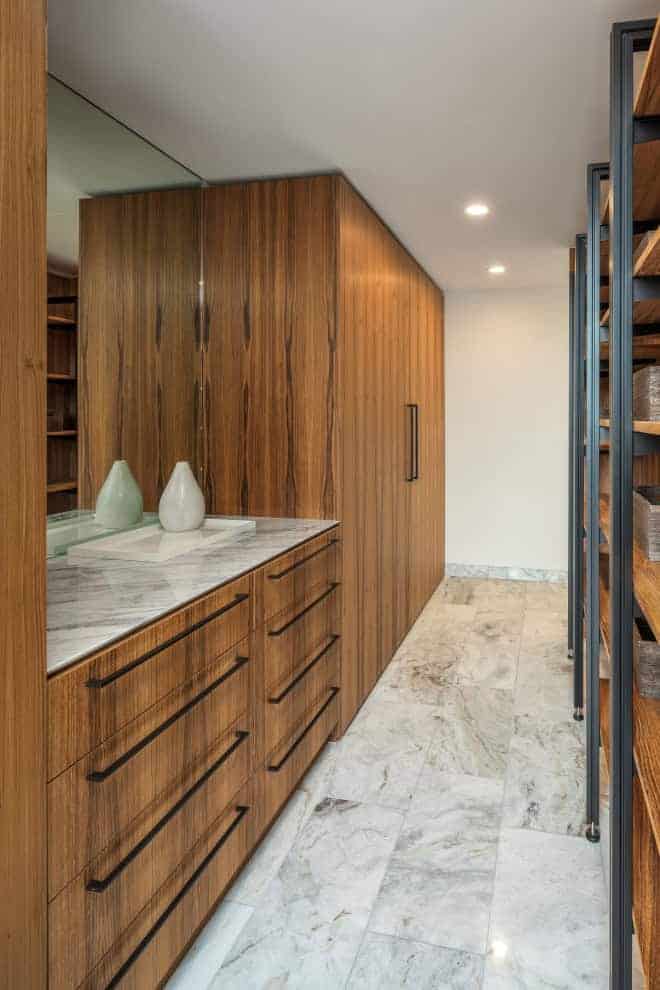 1. 1960s Modern Closet