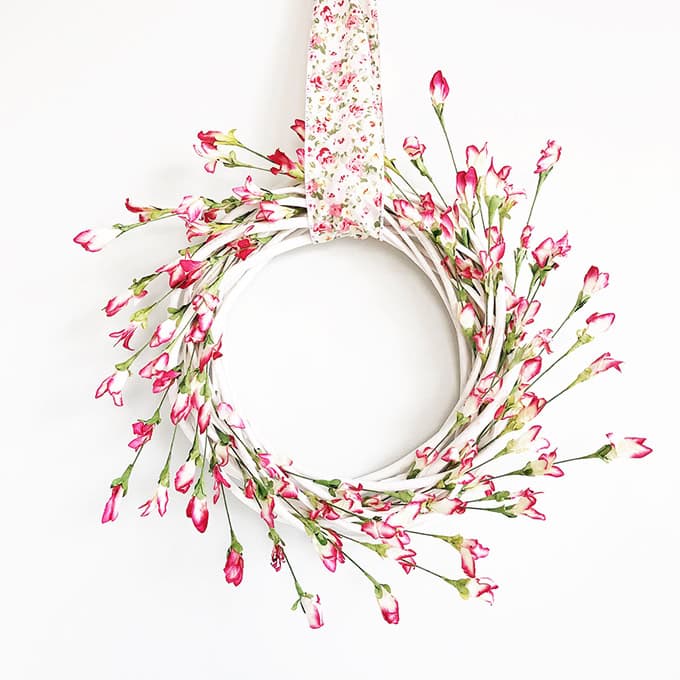 1. Simple and Pretty Spring Wreath