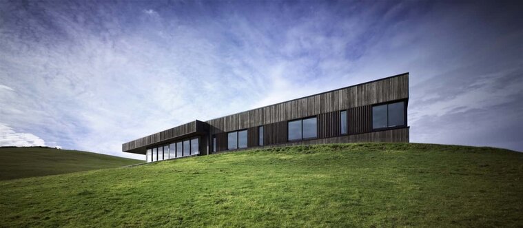 Parihoa by Pattersons Associates in Muriwai, New Zealand
