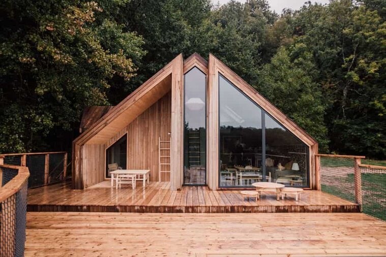 SUSTAINABLE LOG CABIN WITH POOL YOU WILL LOVE