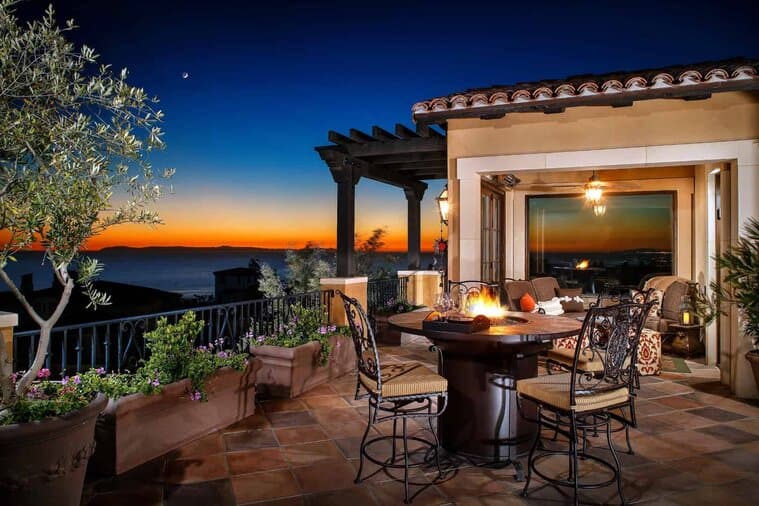 15 Stellar Mediterranean Deck Designs For The Perfect Outdoor Evening