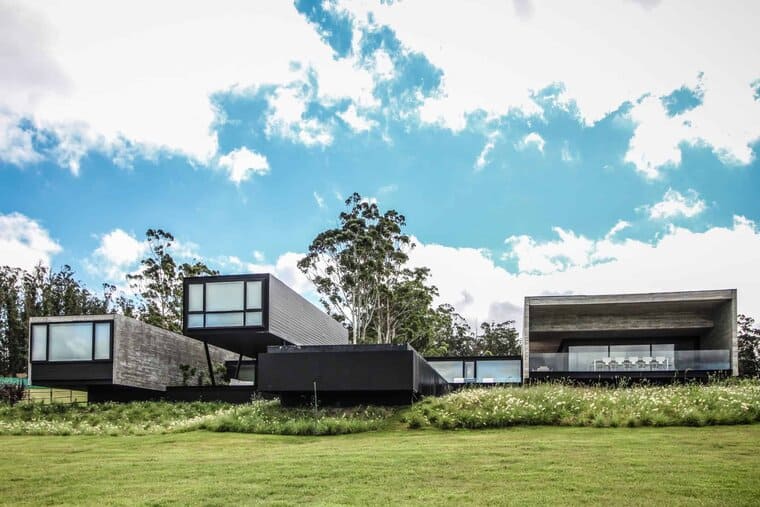 Casa en la Laguna by A4estudio: A Sculptural Retreat Overlooking Laguna Blanca