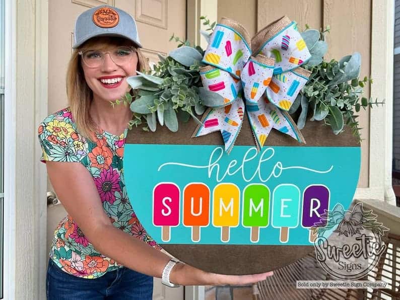 2. Summer Front Door Décor