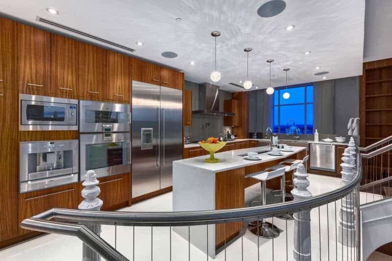 15 Glamorous Penthouse Kitchen Designs That Will Catch Your Eye 13
