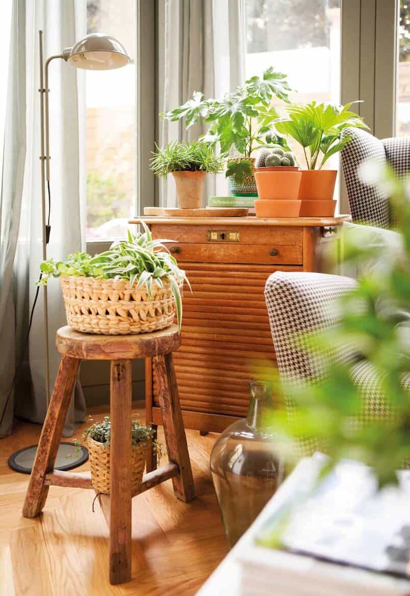 Rooms With Wooden Furniture
