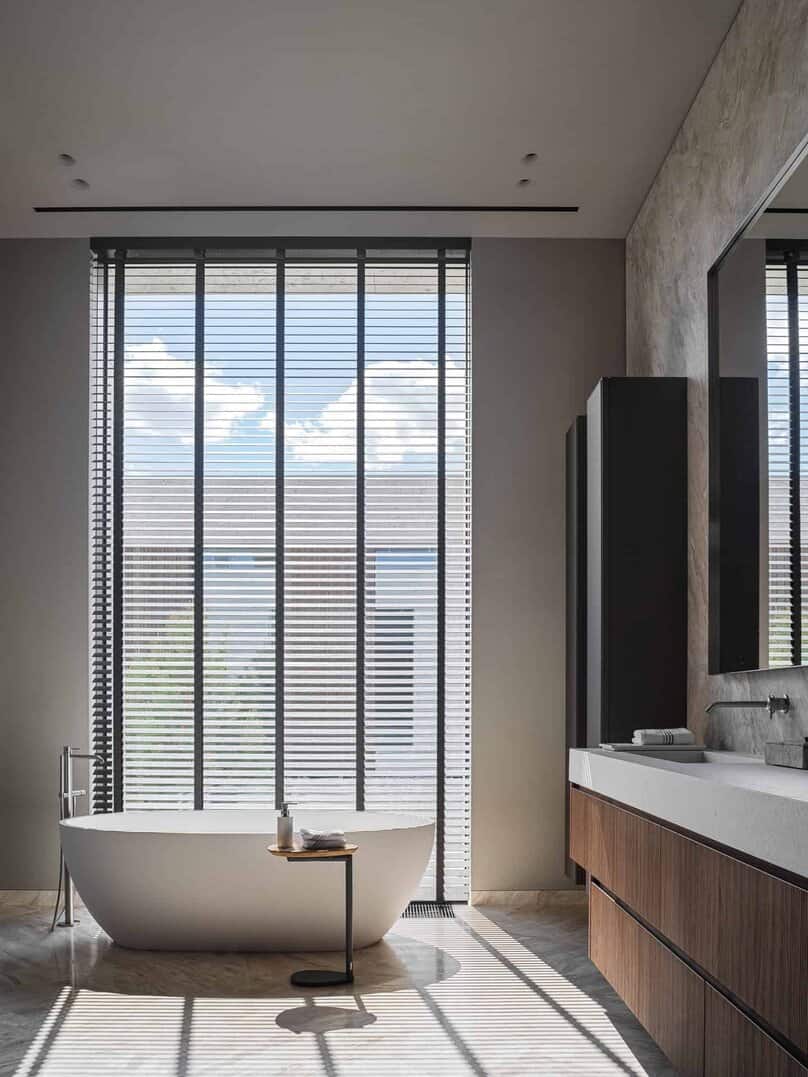 Bright Villa Kyoto by Ekaterina Yakovenko – bathroom tub with full-height window, Russia