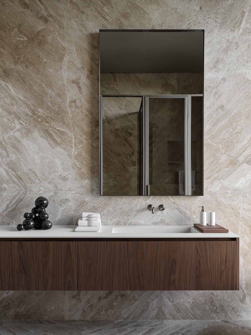 Bright Villa Kyoto by Ekaterina Yakovenko – bathroom vanity and mirror detail, Russia