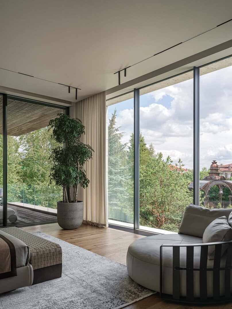 Bright Villa Kyoto by Ekaterina Yakovenko – bedroom corner with full-height windows, Russia