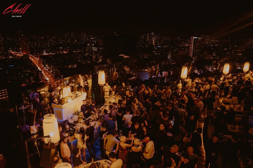 Chill sky bar