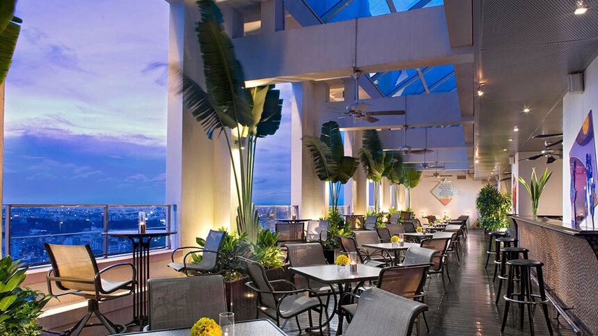 Level 23 Wine Bar At Sheraton Saigon Hotel