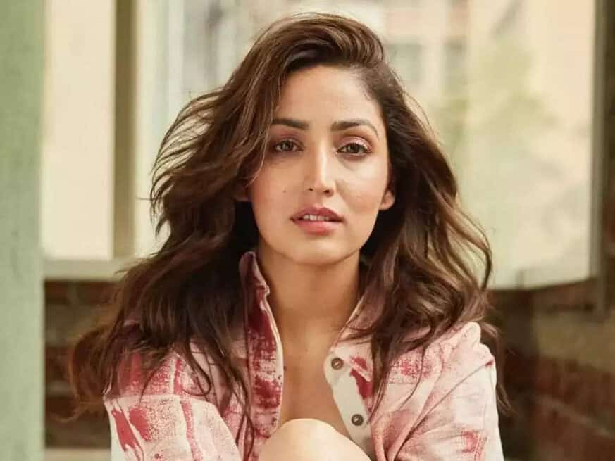 y3 खूबसूरत यामी गौतम आयु, वजन, ऊंचाई, प्रेम जीवन, आय और परिवार 2024 में