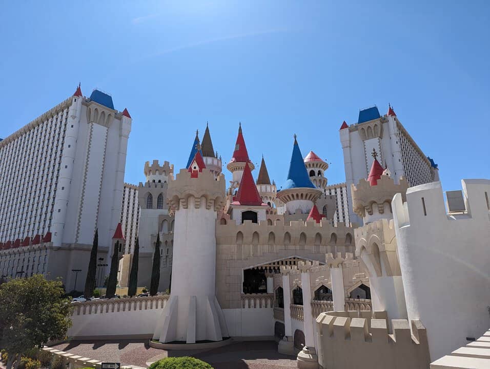 Vizuál NV Casino zobrazující herní atmosféru