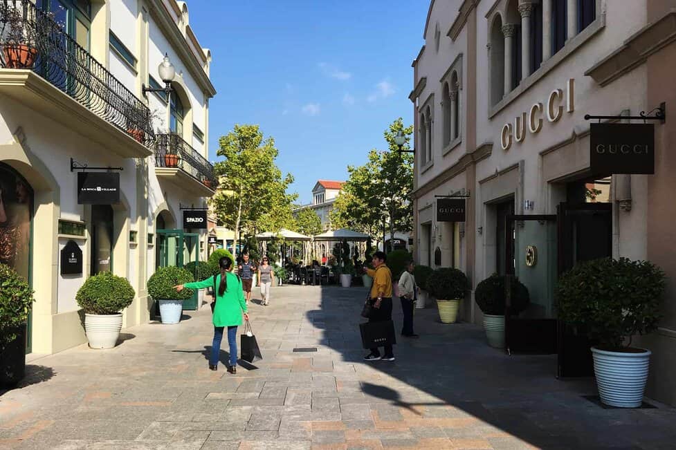 Barcelona Outlet Mango Roca Village Asics Outlet La Roca Village