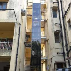 آسانسور حیاطی