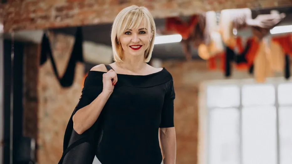 cougar woman in a gym