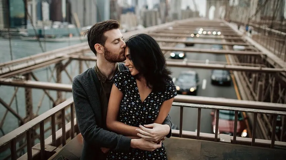 Location Matters: Which MILF Dating Sites Actually Work in Small Towns vs Big Cities