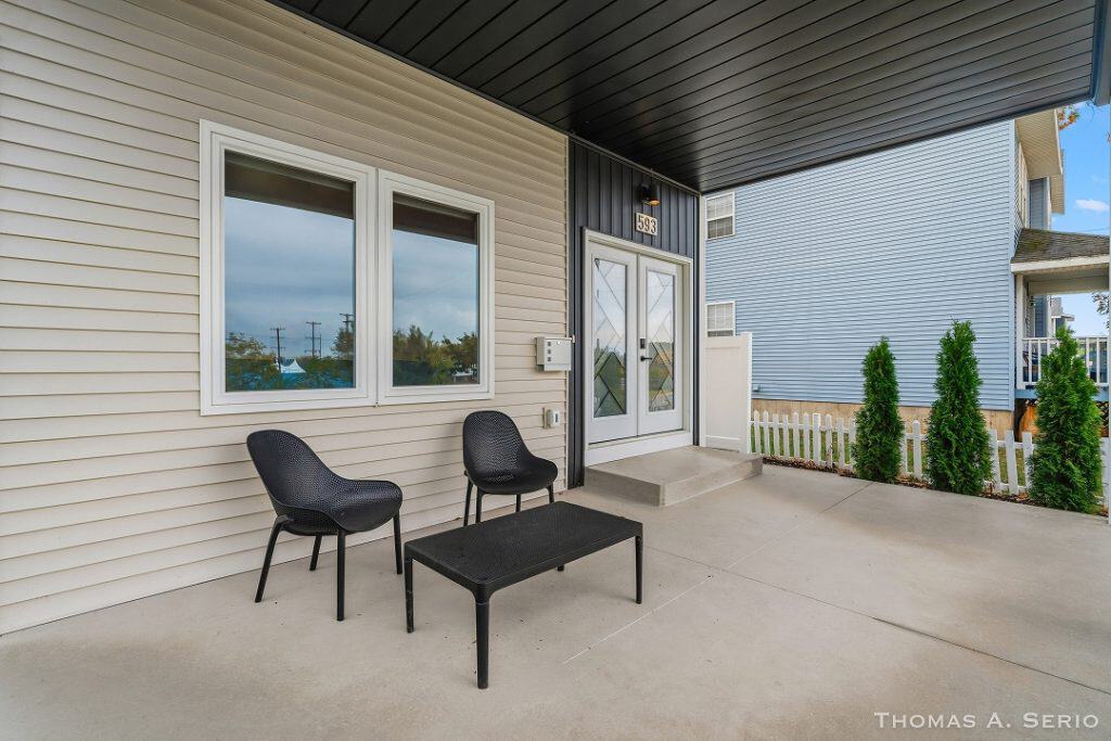 Contemporary house entrance with seating area and modern design features.