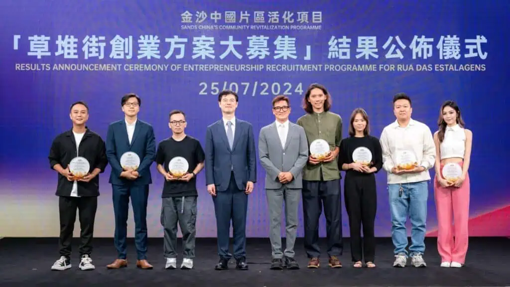 Acting President of the Cultural Affairs Bureau of the Macao SAR Cheang Kai Meng (centre) and Sands China Ltd. Chief Executive Officer and Executive Director Grant Chum (fourth from left) gather together with the seven awardees of the Entrepreneurship Recruitment Programme at the results announcement ceremony for the programme at The Londoner Macao.
