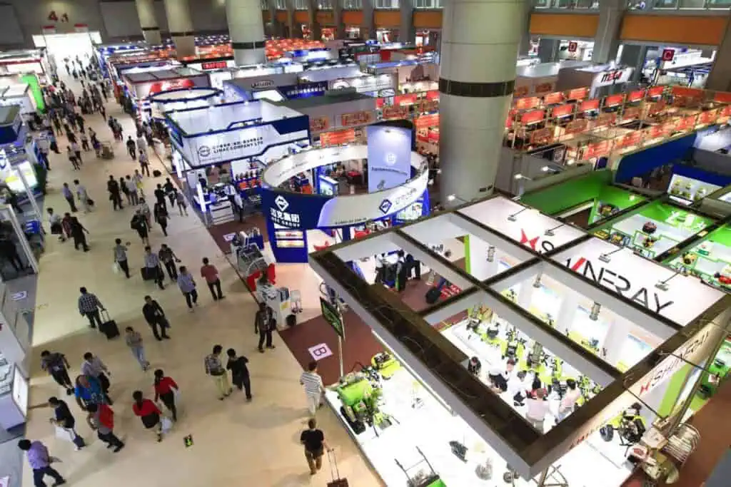 People visit the stands during The 114th China Import and Export Fair, known as Canton Fair, in Guangzhou, south Chinas Guangdong province, 15 October 2013.