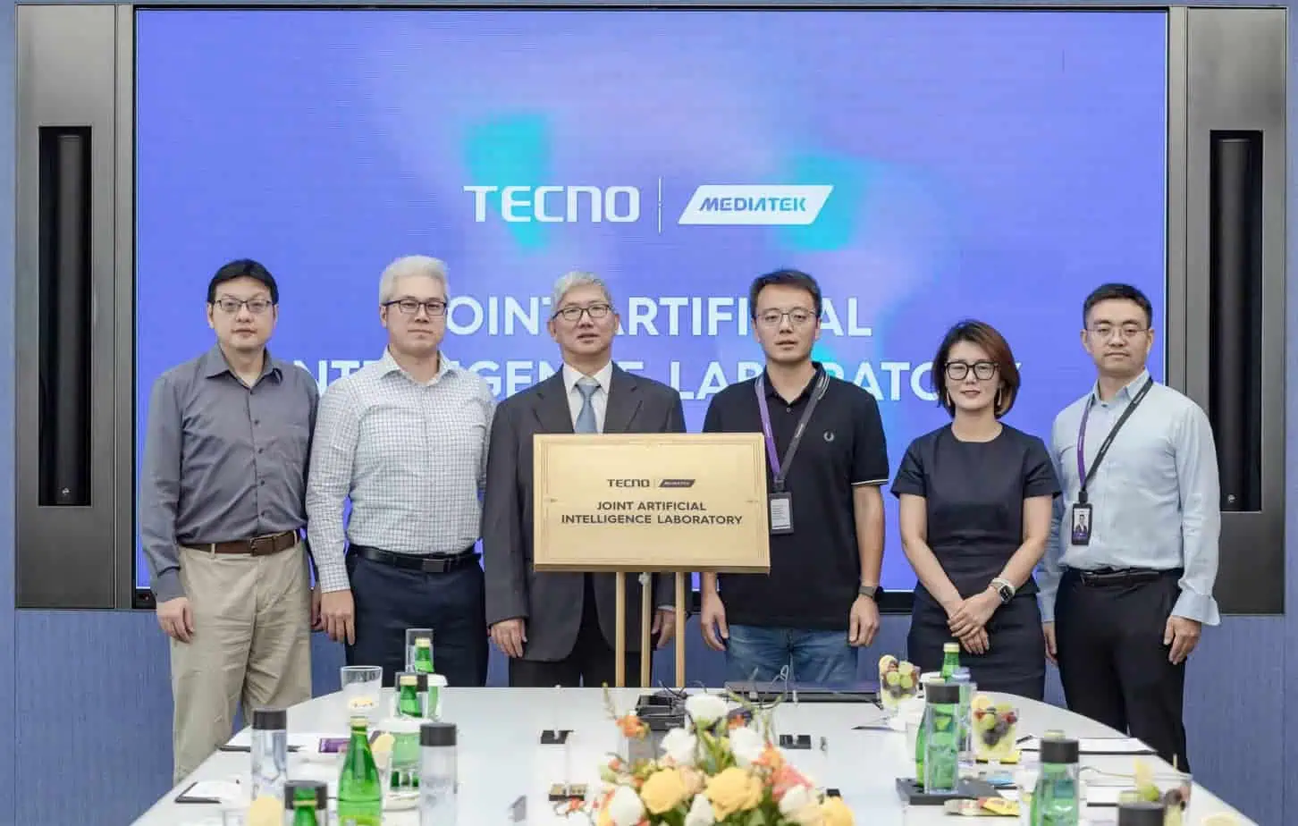 TECNO and MediaTek have officially unveiled their joint AI laboratory in Shenzhen