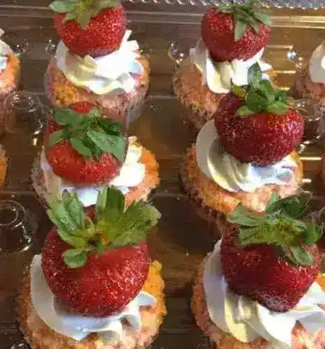 Delicious strawberry crunch cupcakes with fresh strawberries, creamy frosting, and crunchy topping, perfect for dessert or special occasions.