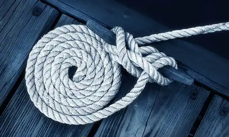Strong rope knot at Hall's Sport Center for climbing and fitness training.