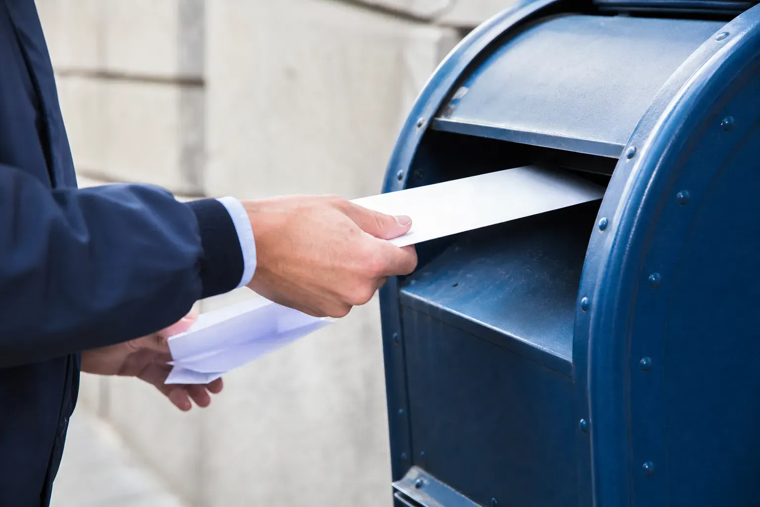 Submitting an anonymous narcotics tip through local police department web portal