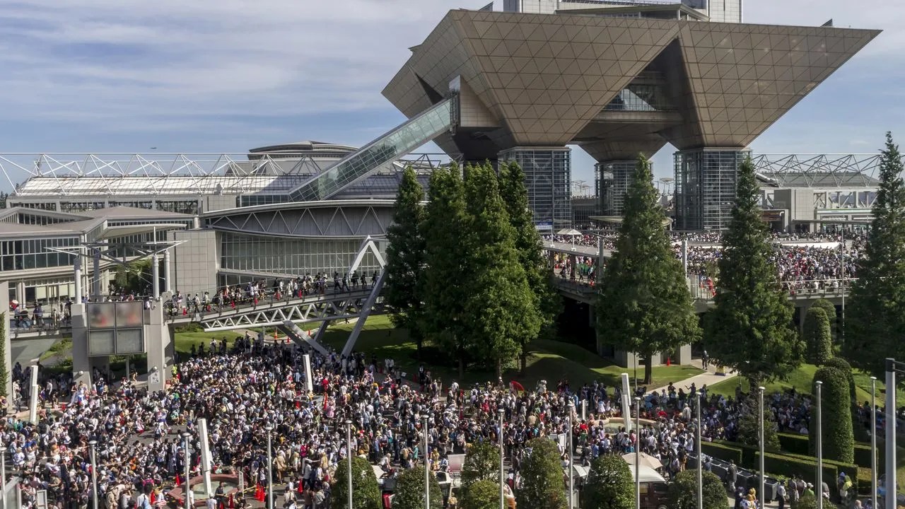 Cosplayers y visitantes en Comiket