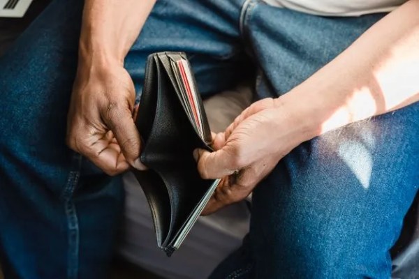 7 Reasons You Are Broke Always And How You Can Fix Them